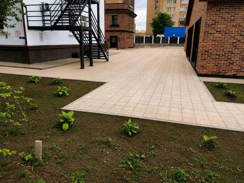 Благоустройство территории коммерческого здания