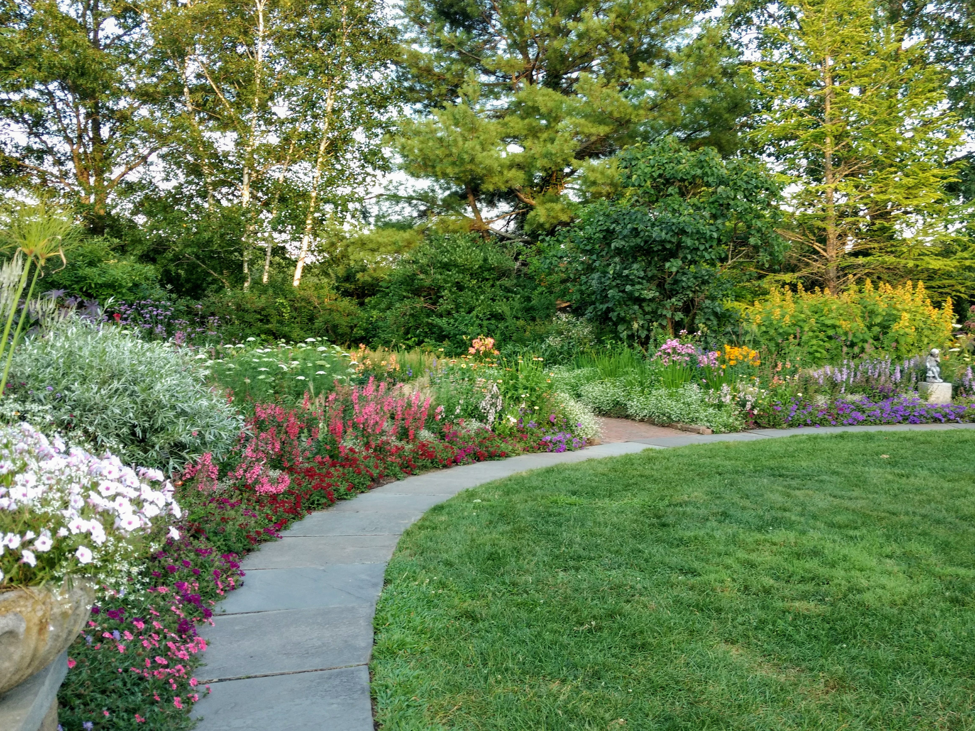 Благоустройство участка частного дома в Копейске и Челябинской области